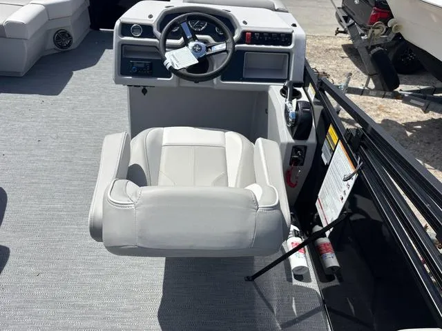 Slide: The Image of Godfrey Sweetwater 2086 SB 27" Impact Center Tube Package 2025 - 34