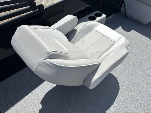 Slide: The Image of Godfrey Sweetwater 2086 SB 27" Impact Center Tube Package 2025 - 35