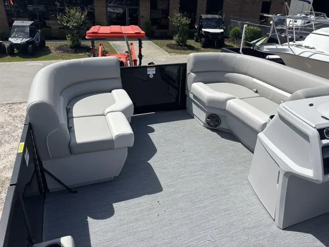 Slide: The Image of Godfrey Sweetwater 2086 SB 27" Impact Center Tube Package 2025 - 37