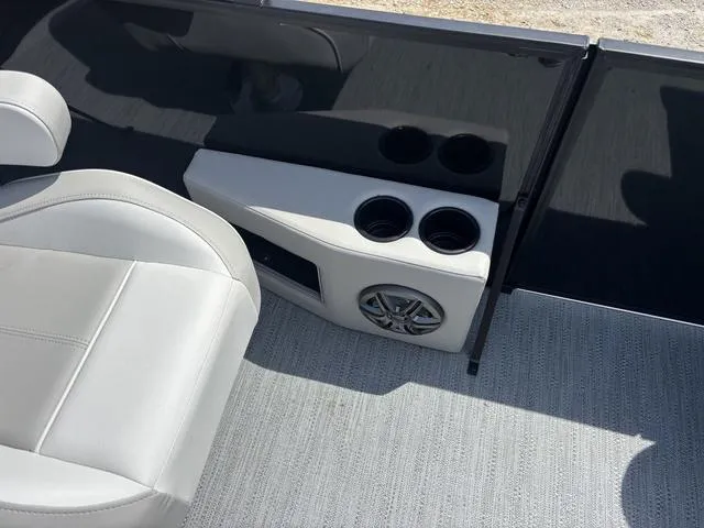 Slide: The Image of Godfrey Sweetwater 2086 SB 27" Impact Center Tube Package 2025 - 39