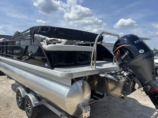 Slide: The Image of Godfrey Sweetwater 2086 SB 27" Impact Center Tube Package 2025 - 4