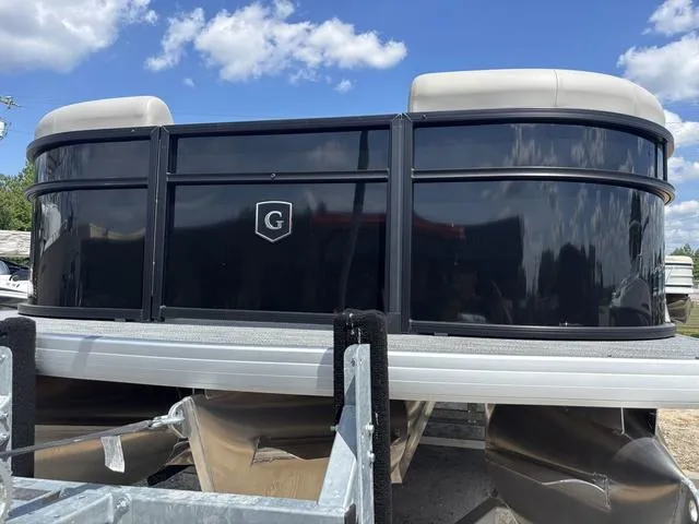 Slide: The Image of Godfrey Sweetwater 2086 SB 27" Impact Center Tube Package 2025 - 42