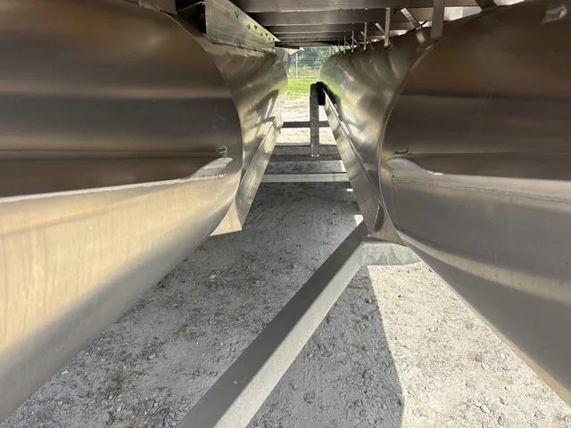 Slide: The Image of Godfrey Sweetwater 2086 SB 27" Impact Center Tube Package 2025 - 44