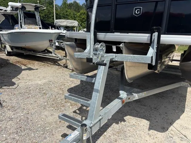 Slide: The Image of Godfrey Sweetwater 2086 SB 27" Impact Center Tube Package 2025 - 45