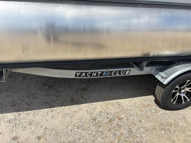 Slide: The Image of Godfrey Sweetwater 2086 SB 27" Impact Center Tube Package 2025 - 46