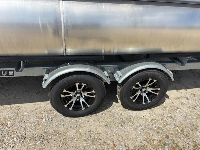 Slide: The Image of Godfrey Sweetwater 2086 SB 27" Impact Center Tube Package 2025 - 47