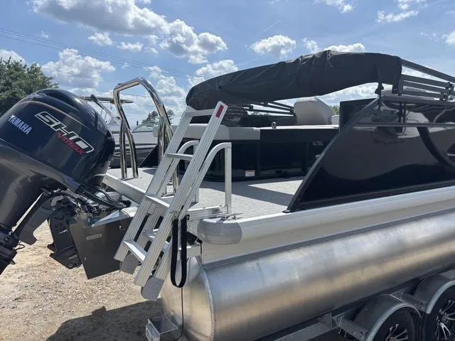 Slide: The Image of Godfrey Sweetwater 2086 SB 27" Impact Center Tube Package 2025 - 6