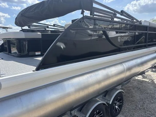 Slide: The Image of Godfrey Sweetwater 2086 SB 27" Impact Center Tube Package 2025 - 7