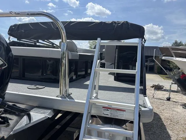 Slide: The Image of Godfrey Sweetwater 2086 SB 27" Impact Center Tube Package 2025 - 9