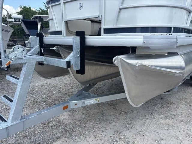 Slide: The Image of Godfrey Sweetwater 2286 F 27" Impact Center Tube Package 2025 - 12