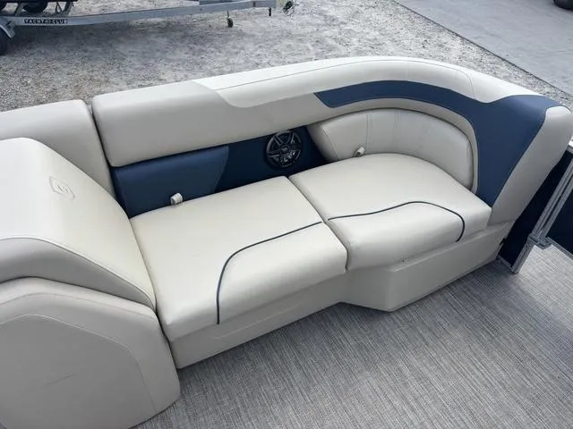 Slide: The Image of Godfrey Sweetwater 2286 F 27" Impact Center Tube Package 2025 - 16