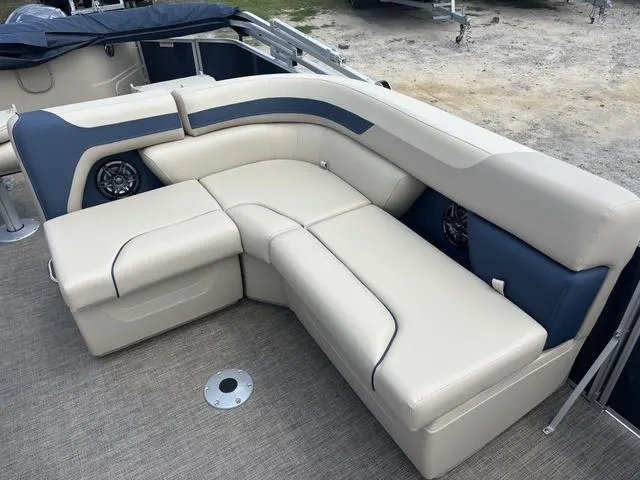 Slide: The Image of Godfrey Sweetwater 2286 F 27" Impact Center Tube Package 2025 - 18