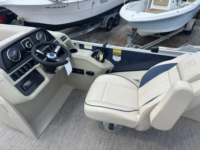 Slide: The Image of Godfrey Sweetwater 2286 F 27" Impact Center Tube Package 2025 - 20