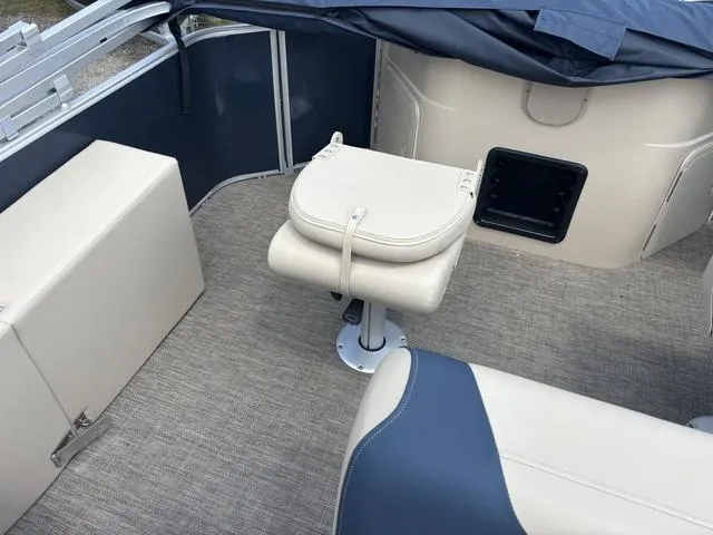 Slide: The Image of Godfrey Sweetwater 2286 F 27" Impact Center Tube Package 2025 - 22