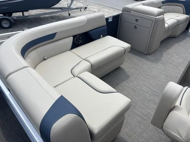 Slide: The Image of Godfrey Sweetwater 2286 F 27" Impact Center Tube Package 2025 - 24