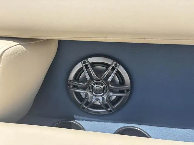 Slide: The Image of Godfrey Sweetwater 2286 F 27" Impact Center Tube Package 2025 - 31