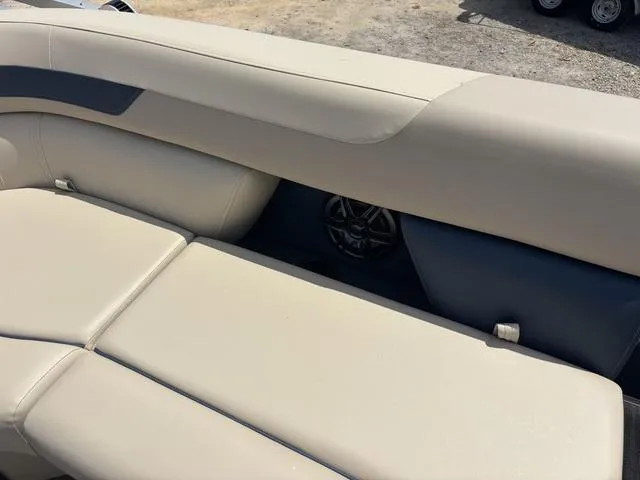 Slide: The Image of Godfrey Sweetwater 2286 F 27" Impact Center Tube Package 2025 - 34