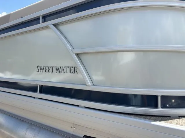 Slide: The Image of Godfrey Sweetwater 2286 F 27" Impact Center Tube Package 2025 - 37