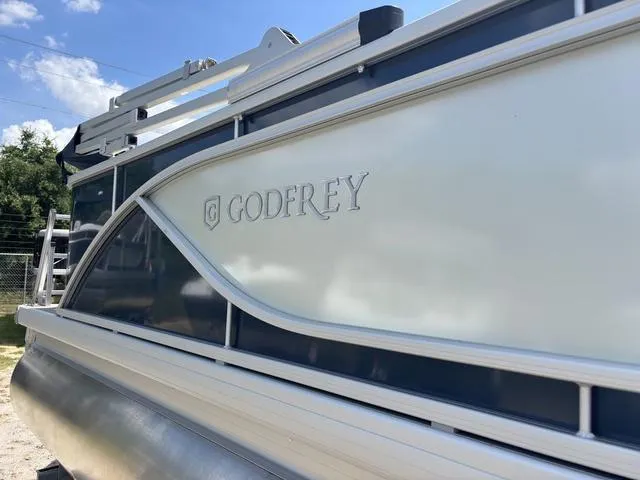 Slide: The Image of Godfrey Sweetwater 2286 F 27" Impact Center Tube Package 2025 - 38