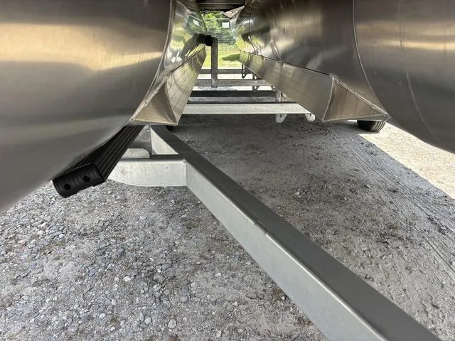 Slide: The Image of Godfrey Sweetwater 2286 F 27" Impact Center Tube Package 2025 - 47