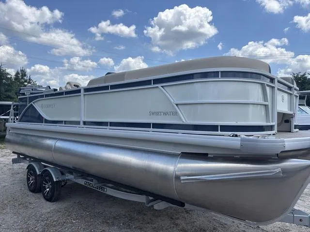 Slide: The Image of Godfrey Sweetwater 2286 F 27" Impact Center Tube Package 2025 - 5