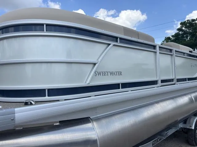 Slide: The Image of Godfrey Sweetwater 2286 F 27" Impact Center Tube Package 2025 - 7