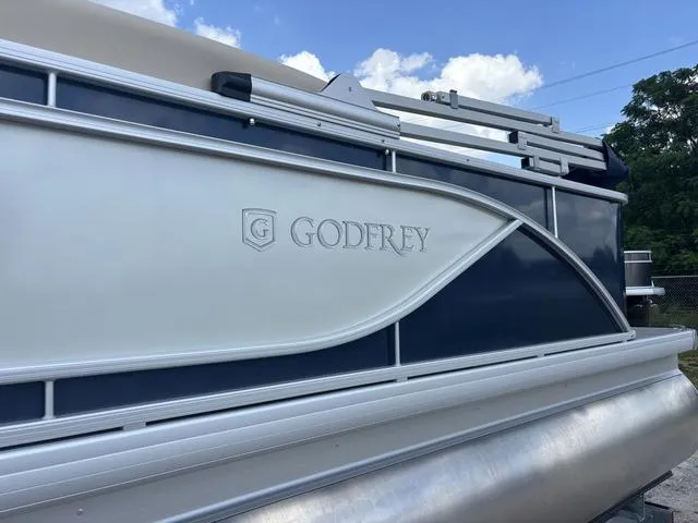 Slide: The Image of Godfrey Sweetwater 2286 F 27" Impact Center Tube Package 2025 - 8