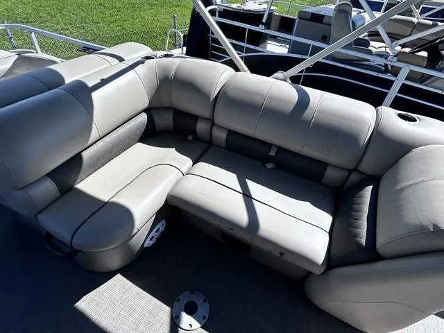 Slide: The Image of Sun Tracker SportFish™ 22 DLX 2022 - 10