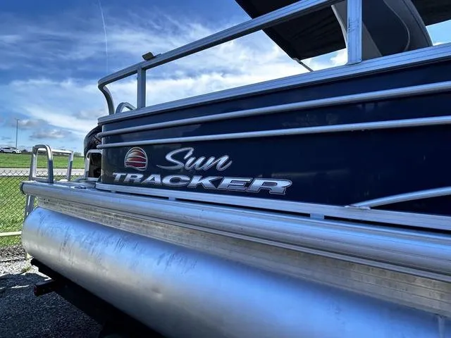 Slide: The Image of Sun Tracker SportFish™ 22 DLX 2022 - 3