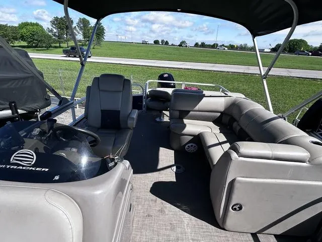 Slide: The Image of Sun Tracker SportFish™ 22 DLX 2022 - 9