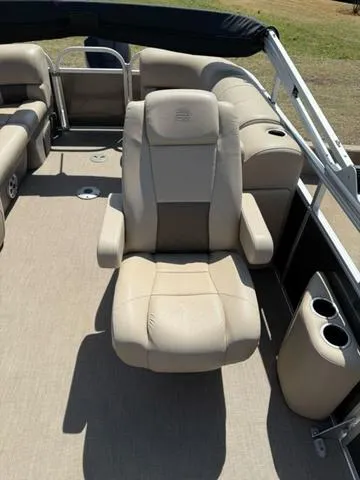 Slide: The Image of Sun Tracker Fishin' Barge 22 XP3 2023 - 13