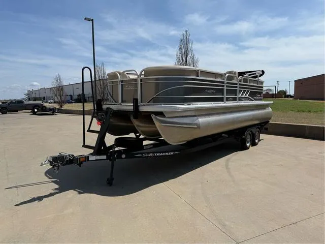 Slide: The Image of Sun Tracker Fishin' Barge 22 XP3 2023 - 3