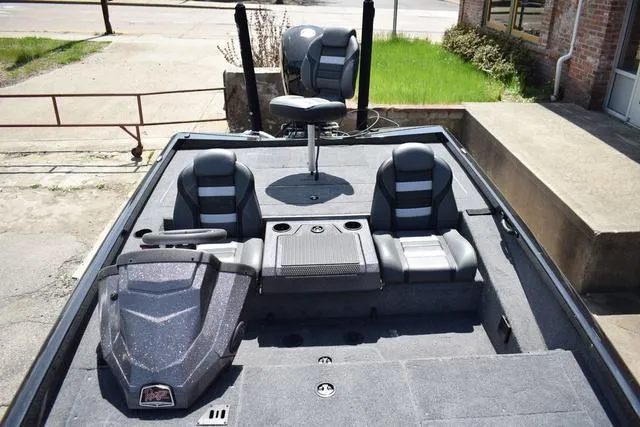 Slide: The Image of Ranger RT198P 2025 - 26