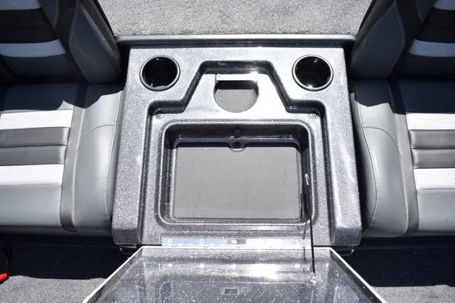 Slide: The Image of Ranger RT198P 2025 - 41