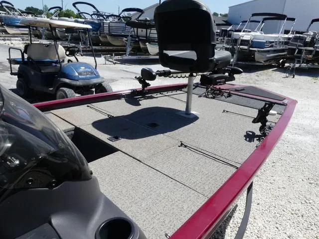 Slide: The Image of Tracker Pro 170 2022 - 11