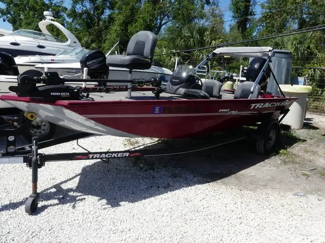 Slide: The Image of Tracker Pro 170 2022 - 3