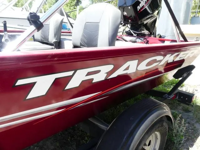 Slide: The Image of Tracker Pro 170 2022 - 5