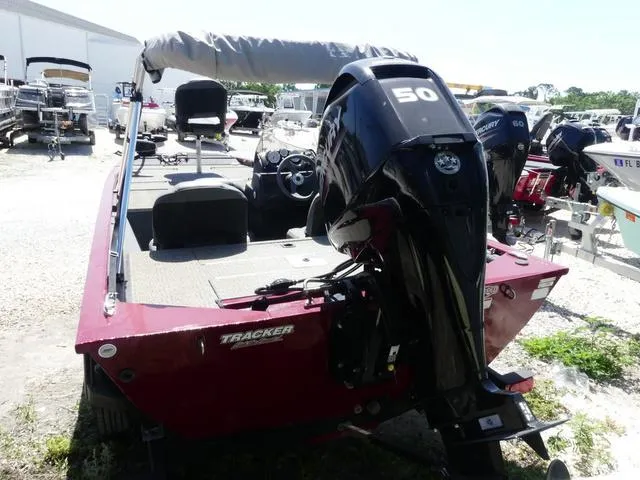 Slide: The Image of Tracker Pro 170 2022 - 6