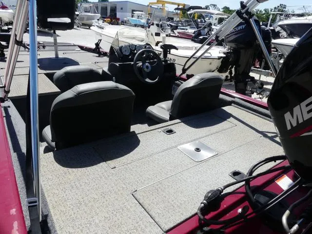 Slide: The Image of Tracker Pro 170 2022 - 7