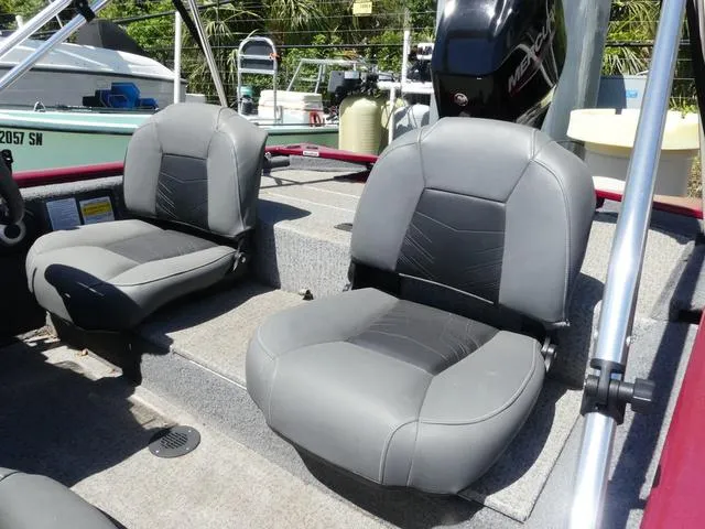 Slide: The Image of Tracker Pro 170 2022 - 9