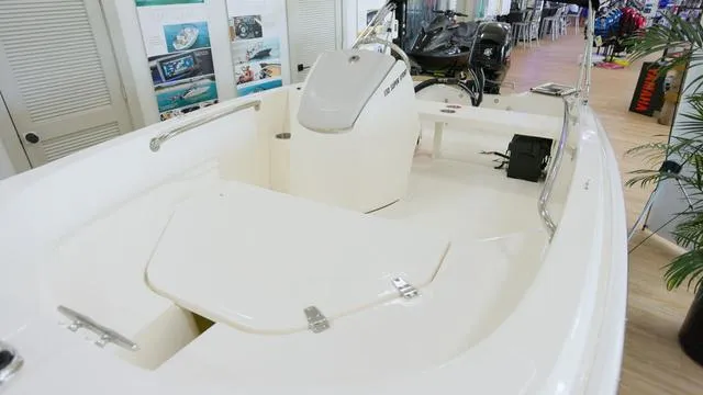 Slide: The Image of Boston Whaler 130 Super Sport 2024 - 6