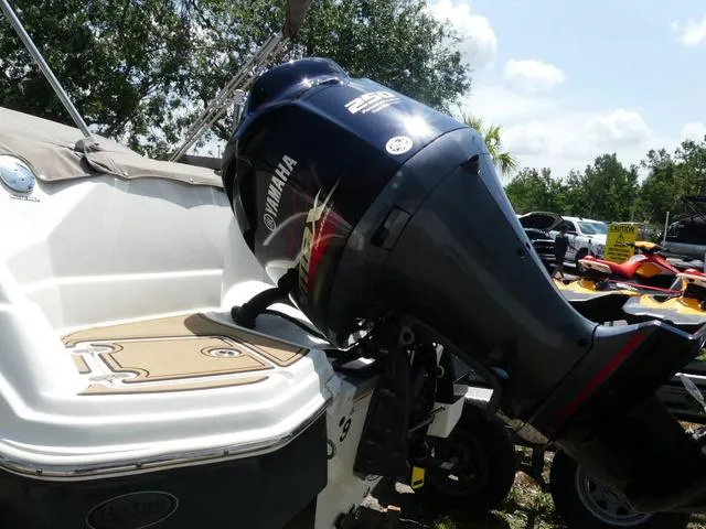 Slide: The Image of NauticStar 243 DC 2020 - 4