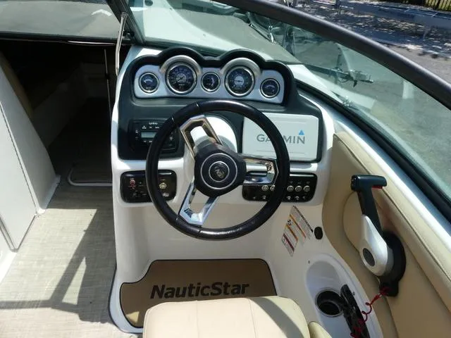 Slide: The Image of NauticStar 243 DC 2020 - 8