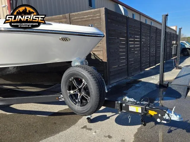 Slide: The Image of Chaparral SSi 21 2025 - 30