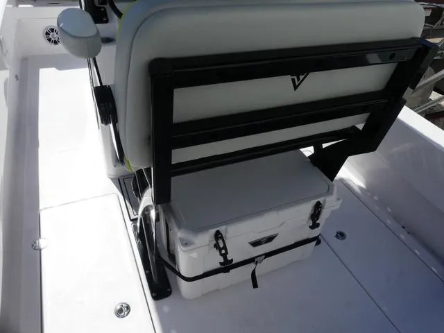 Slide: The Image of Twin Vee 22 Bay Cat 2026 - 12