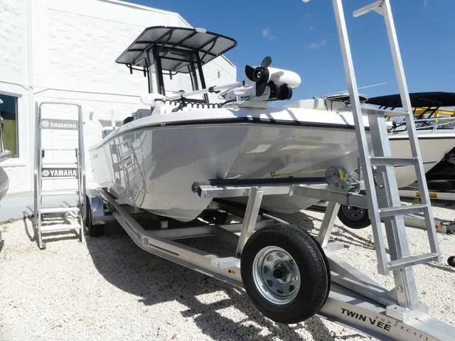 Slide: The Image of Twin Vee 22 Bay Cat 2026 - 3