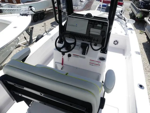 Slide: The Image of Twin Vee 22 Bay Cat 2026 - 6