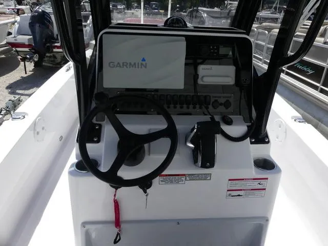 Slide: The Image of Twin Vee 22 Bay Cat 2026 - 8