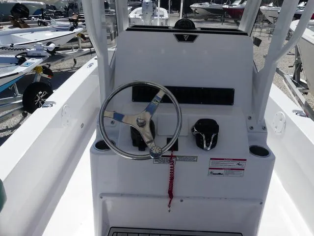 Slide: The Image of Twin Vee 22 Bay Cat 2026 - 9