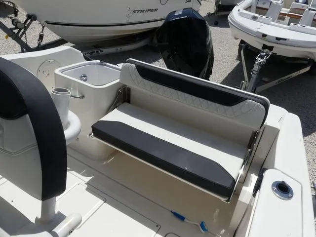 Slide: The Image of Bayliner Trophy T24CC 2023 - 12